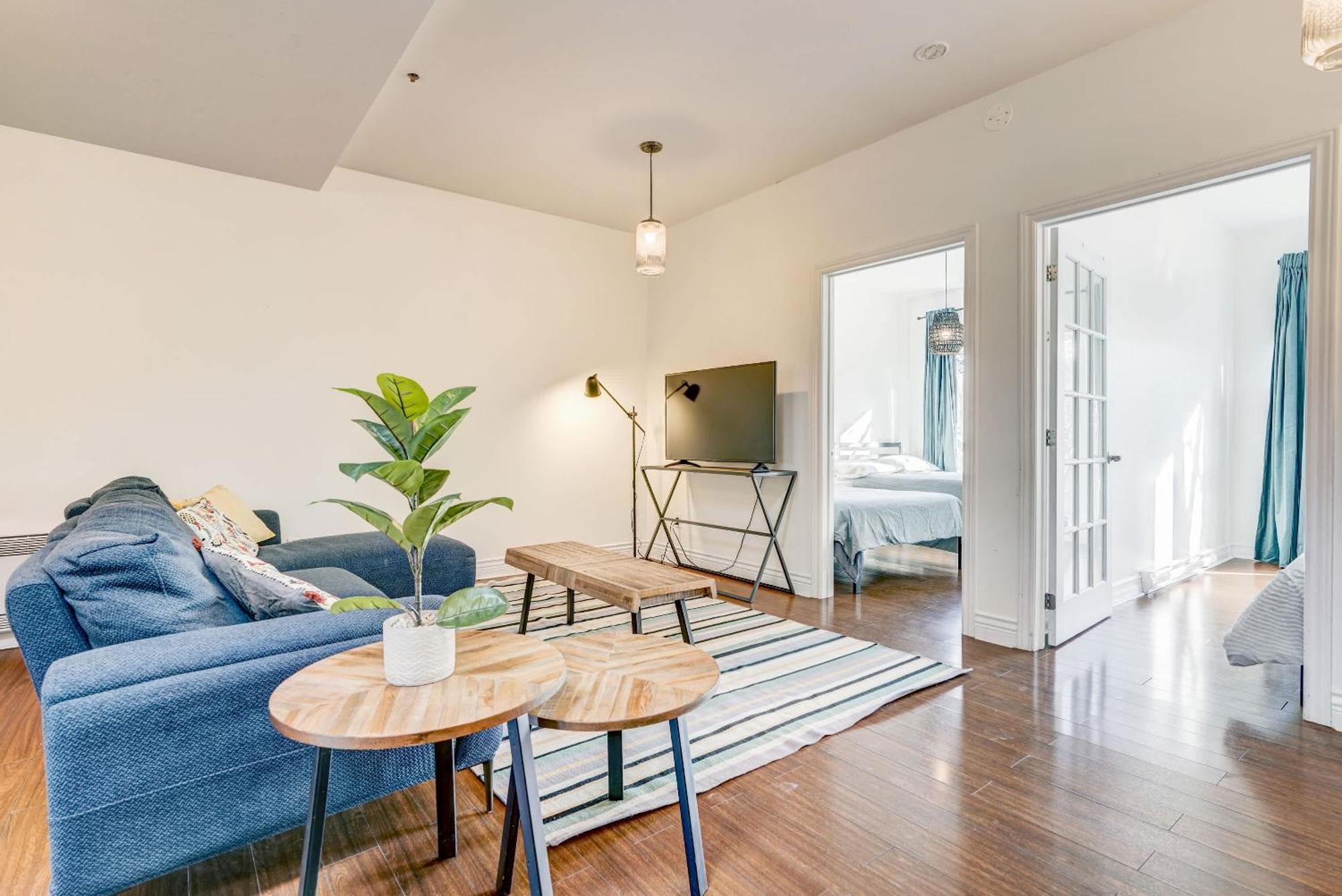 Spacious Group Haven Near Trendy St Laurent Appartement Montréal